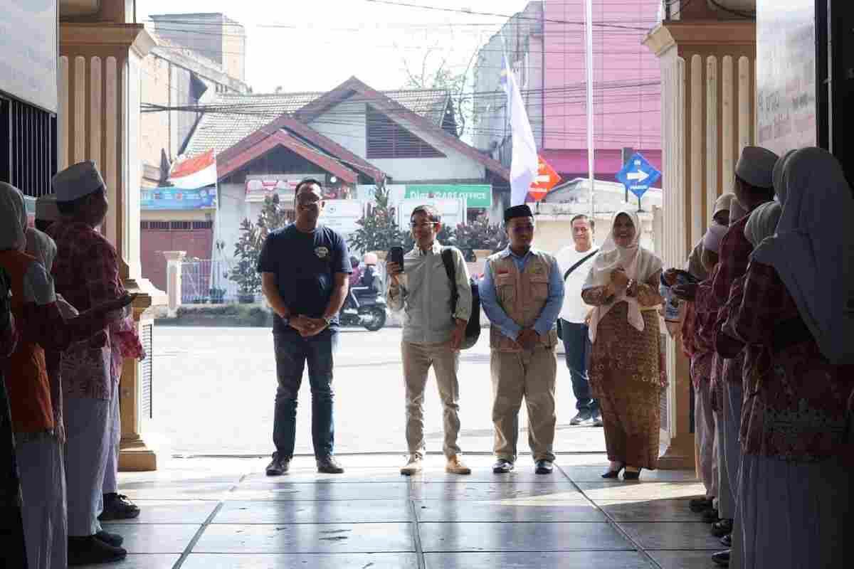 Baru Pertama Kali Berkunjung, Ahmad Fuadi Mengaku Kagum dengan Energi dan Sejarah Perjuangan Diniyyah Al-Azhar