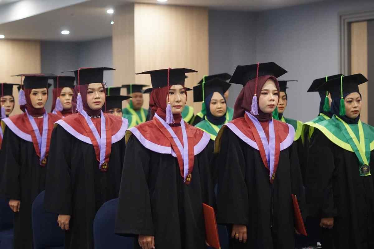 Wisuda STKIP dan STIT Al-Azhar Diniyyah Jambi: Meneguhkan Komitmen Mencetak Generasi Unggul dan Berkarakter