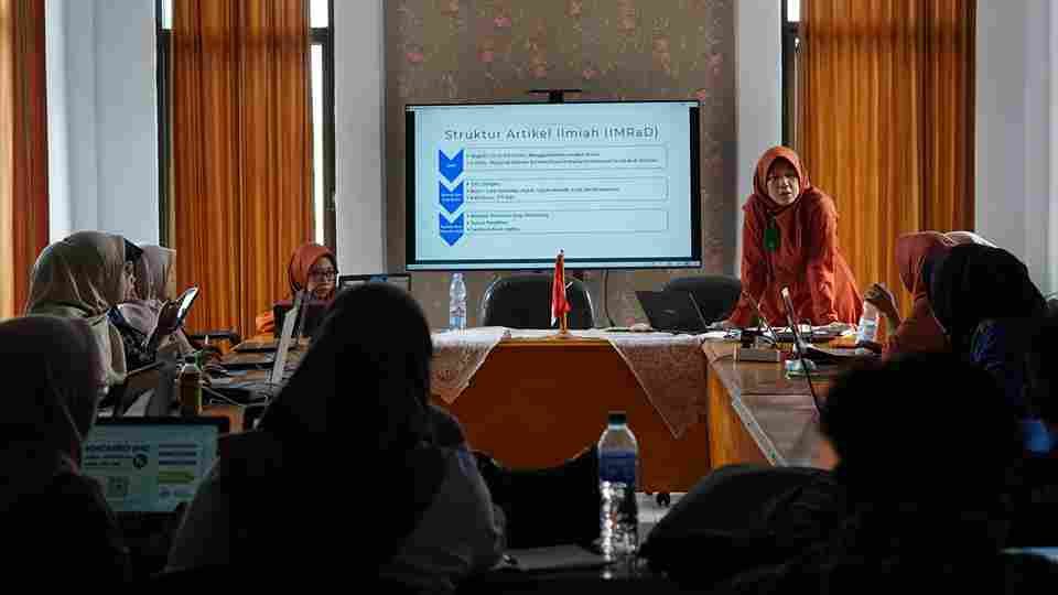 STKIP dan STIT Al Azhar Diniyyah Jambi Sukses Gelar Pelatihan Penulisan dan Publikasi Artikel Ilmiah