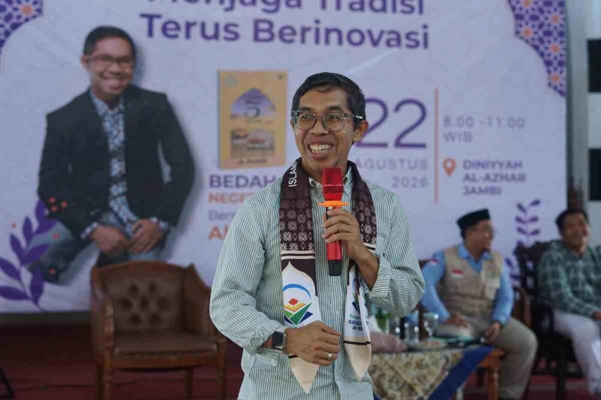 Diniyyah Al-Azhar Gelar Temu Penulis Nasional Bersama Ahmad Fuadi, Bedah Buku “Negeri 5 Menara” Meriahkan Milad ke-49
